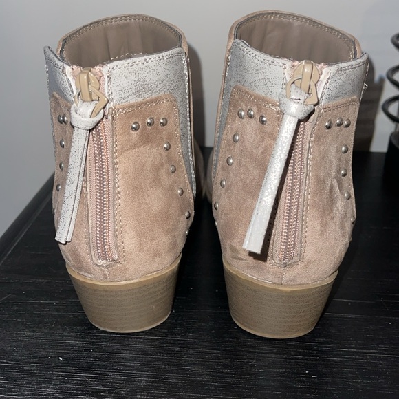 Taupe booties - Picture 4 of 5